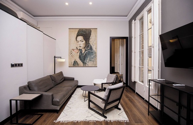 Beautiful cosy apartment, 19th century building, safe and very central location