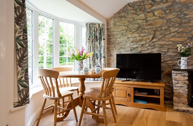 Beautiful Cottage nr Perranporth, Private Parking