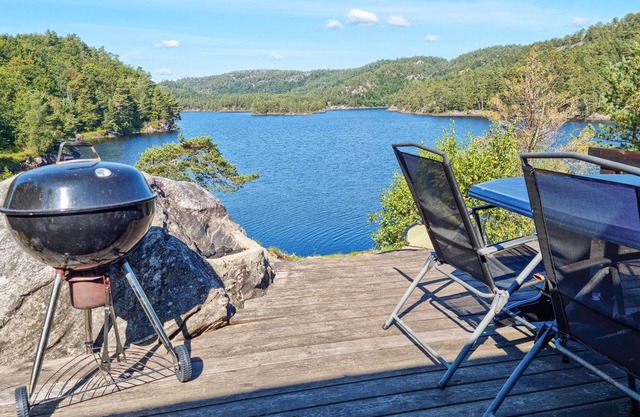 Beautiful cottage on a nature plot, protected from view.