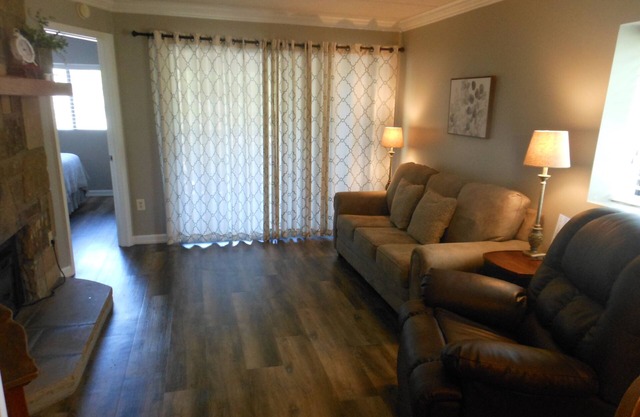 Beautiful cozy condo located just minutes from all the excitement.