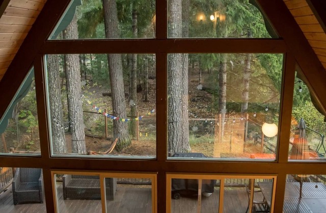 Beautiful, Cozy, Riverfront A-Frame Cabin+Hot tub