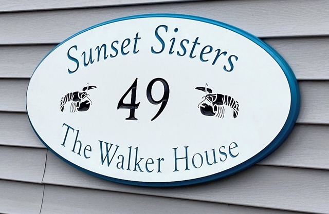 Beautiful custom built home, centrally located and dog friendly.