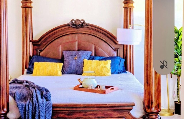 Beautiful Desert Oasis in a golfing community with access to parks and pools