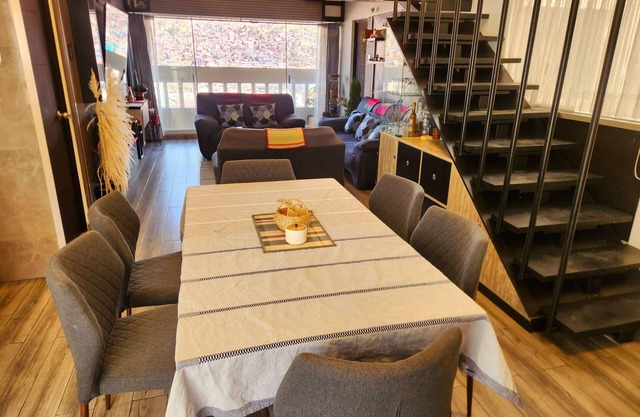 BEAUTIFUL DUPLEX - CITY VIEW (Parking included - pet friendly)