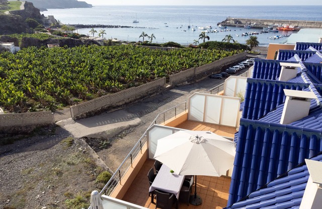 Beautiful duplex seafront in Playa San Juan with awesome views !