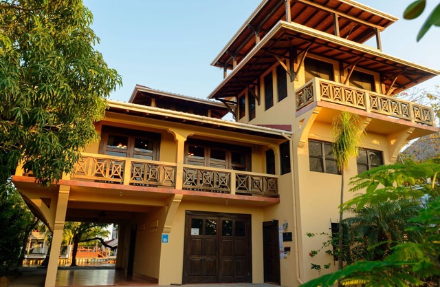 Beautiful Entire Home-Waterfront-Placencia Village