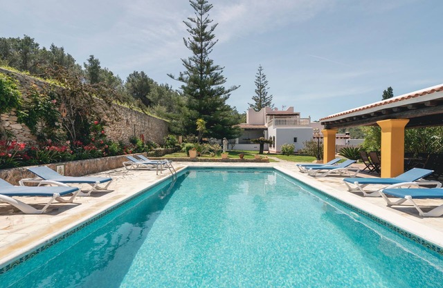 Beautiful Estate with Mountain View, Pool, Wi-Fi and Air Conditioning