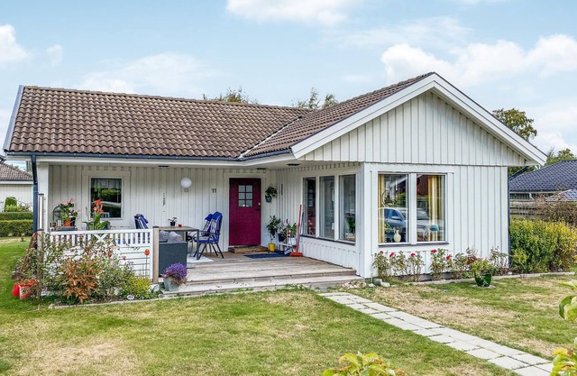 Beautiful, family friendly cottage, located 1 km from the sea.