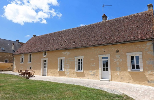 Beautiful farmhouse with spa in Perche for 10 people, trout stream