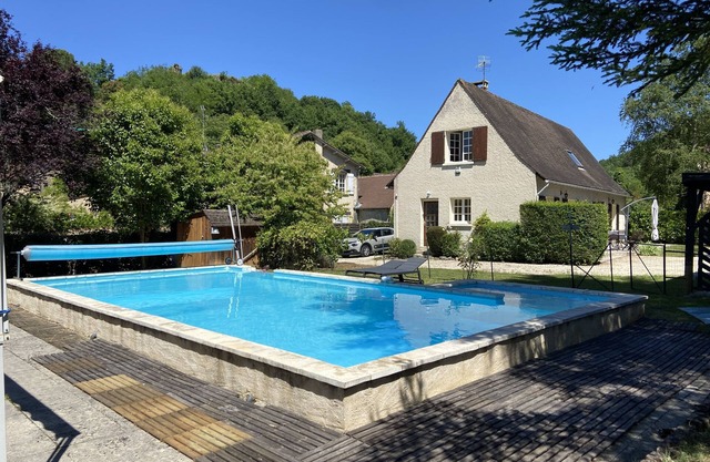 Beautiful Périgourdine ideal for a large family or two couples with children