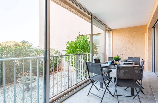 Beautiful apartment for 6 guests with A/C, pool, WIFI, TV, patio and pets allowed