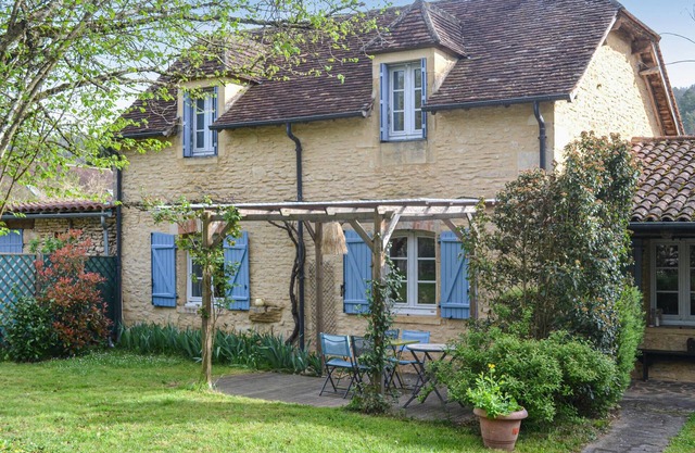 Beautiful home in Saint Leon sur Vezere
