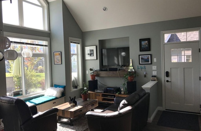 Beautiful Furnished Cottage on Osoyoos Lake