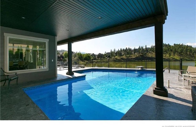 Beautiful Getaway Home for a Large Family or Friends with saltwater pool/hot tub