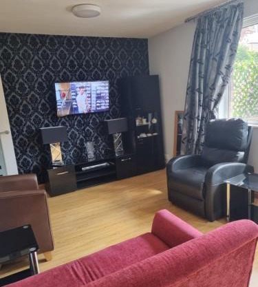 Beautiful Ground floor flat in the Heart of Rochester with balcony mobility friendly