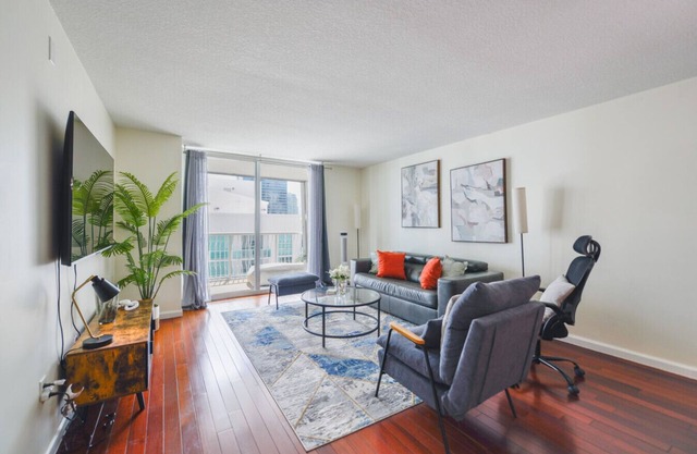 Beautiful High Rise 1/1 in Brickell with Balcony