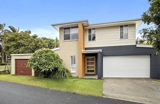 Beautiful home, convenient location, easy walk to the beach