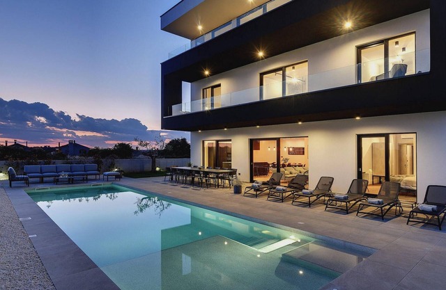 Beautiful home in Pula