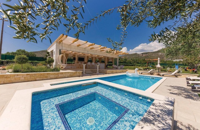 Beautiful home in Seget Donji