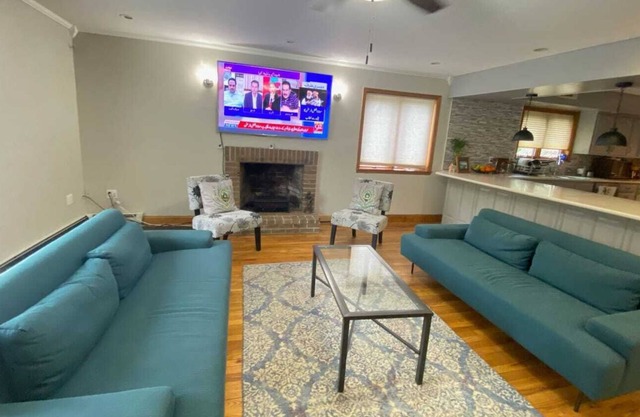 Beautiful home in Shirley / Close to Hamptons