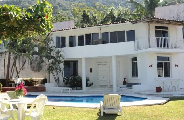 Beautiful house with pool in Ixtapa Mexico