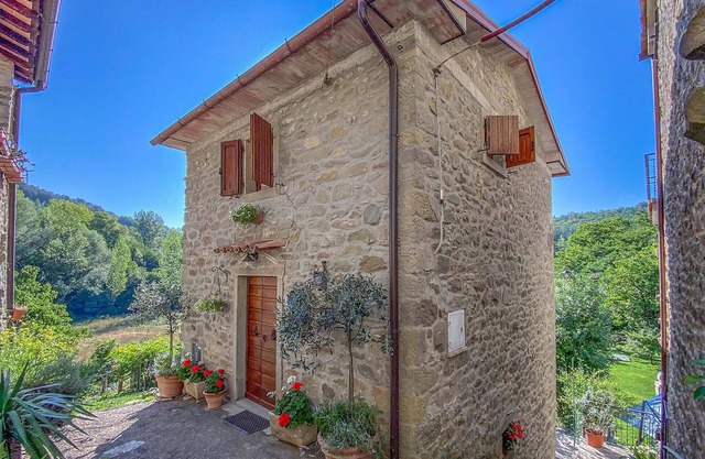 Beautiful home in Caprese Michelangelo
