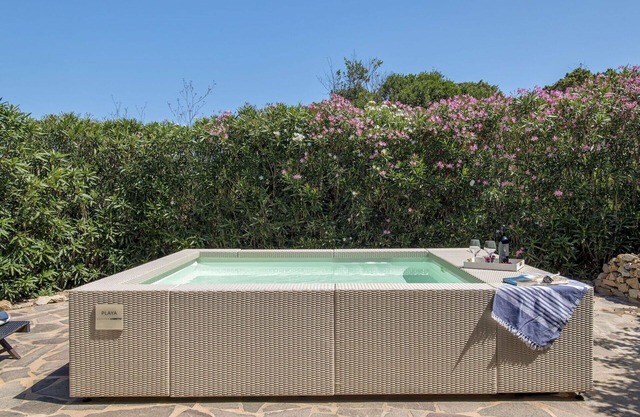 Beautiful private villa for 6 guests with private pool, A/C, WIFI, TV and terrace