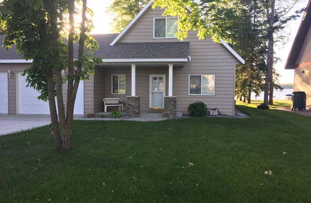 Beautiful lake home located on Lake Carlos!