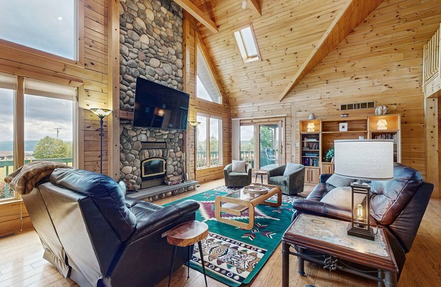 Beautiful lake view home with decks, grill, soaking tub & fireplace