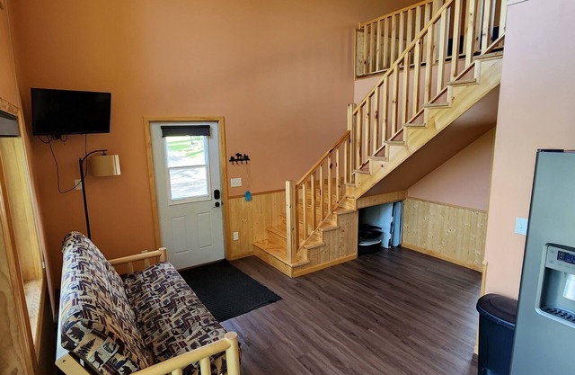 Beautiful Lakeside Grand Cabin