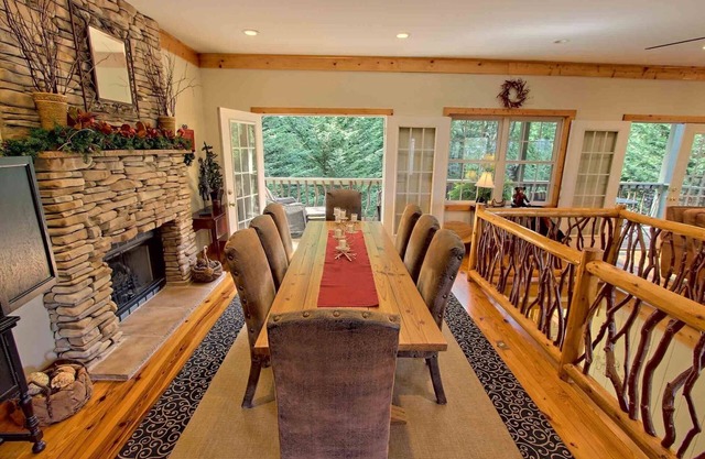 Beautiful lodge, 4 king bedrooms, all with private baths! 5 decks to enjoy.