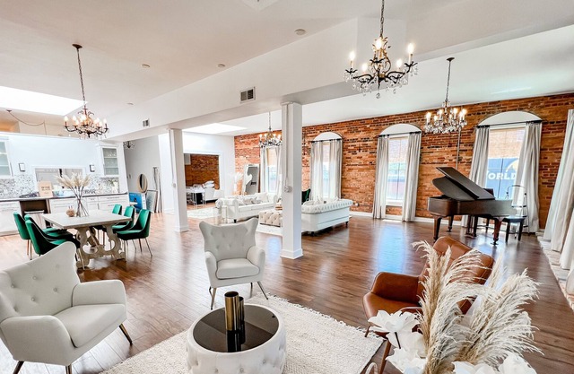 Beautiful loft in the Heart of Downtown Pensacola!