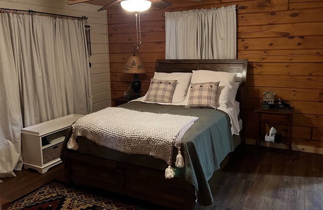 Beautiful log cabin nestled in the southern tip of the Adirondack Mountains