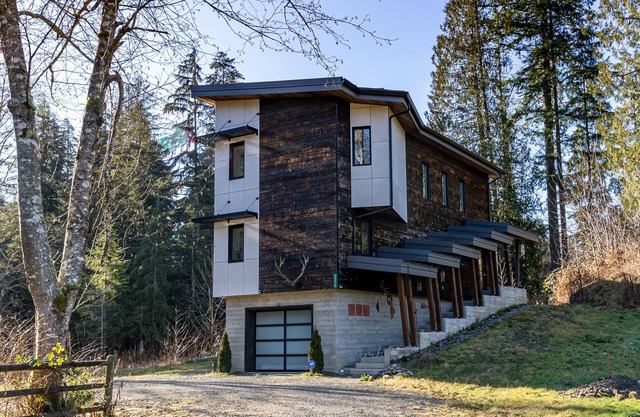 Beautiful Modern Retreat in the Woods