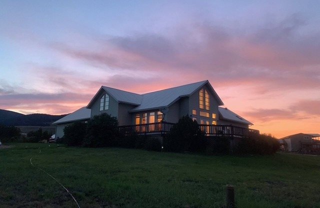 BEAUTIFUL MOUNTAIN RETREAT IN THE GRASSHOPPER VALLEY