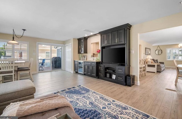 Beautiful New 4 bed/4 bath - 3 blocks to beach