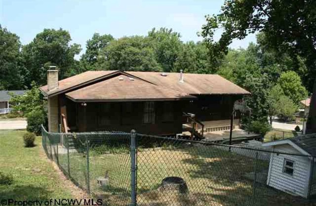 BEAUTIFUL NEW ROOF, GREAT FAMILY NEIGHBORHOOD, SCHOOLS,