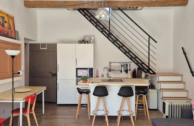 Beautiful new suite in century-old Provencal farmhouse in village center. Animal welcome