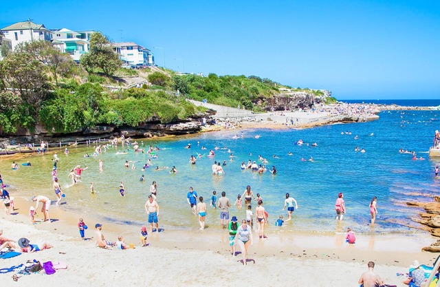 Beautiful newly renovated 2 bedroom beachside haven 250m from Clovelly beach.