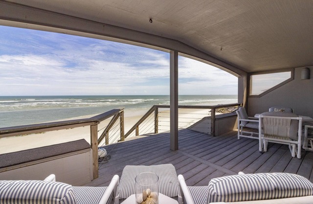 Beautiful Oceanfront Penthouse ~ Incredible Views ~ Pool