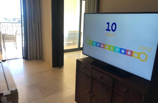 Beautiful ocean view, 100 meters from the beach, 24 hour security