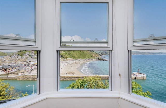 Beautiful one bedroom apartment with fabulous sea views.