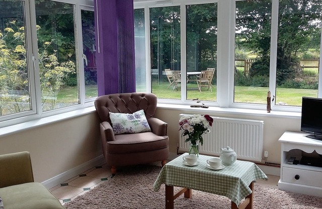 Beautiful one bedroom cottage, 5 miles coast, 3 miles dartmoor