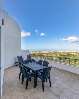 Beautiful PENT with terrace & spectacular views by 360 Estates