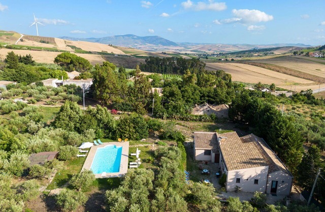 Beautiful private villa for 10 guests with private pool, WIFI, TV, terrace and pets allowed