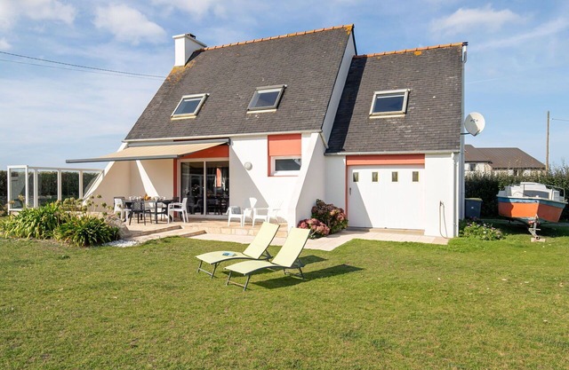 Beautiful private villa for 6 guests with WIFI, TV, terrace and pets allowed
