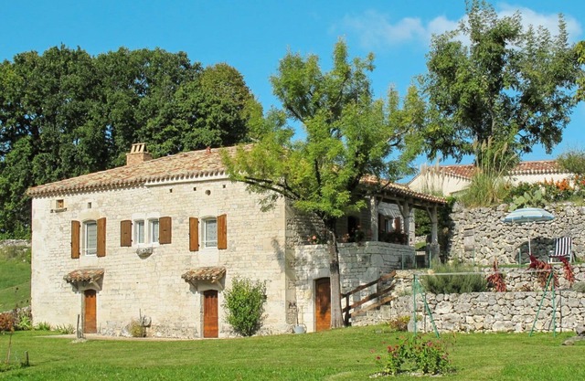 Beautiful private villa for 6 guests with TV, terrace, pets allowed, panoramic view and parking