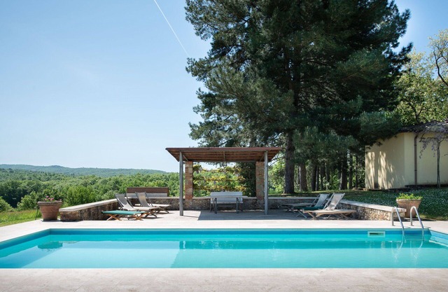Beautiful private villa for 22 people with WIFI, A/C, private pool, TV, patio and panoramic view