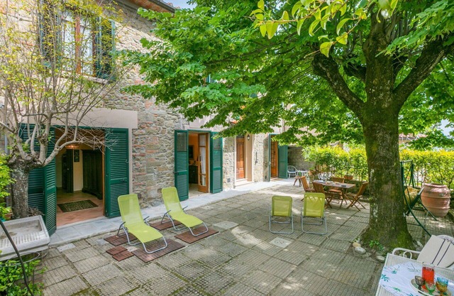 Beautiful private villa for 5 people with WIFI, TV, patio and pets allowed