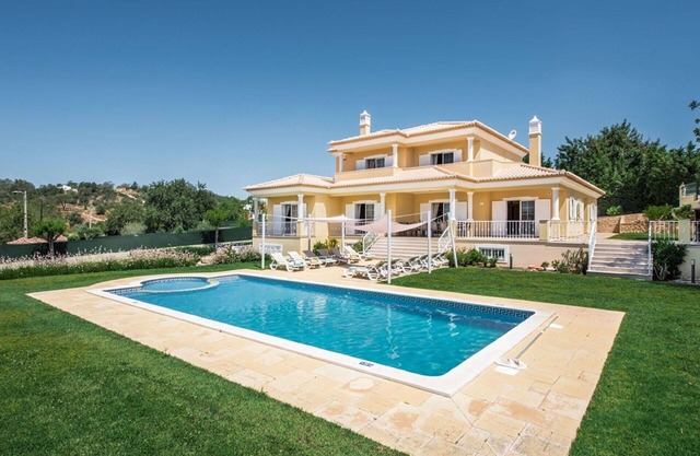 Beautiful private villa for 12 guests with private pool, A/C, WIFI, TV, terrace and panoramic view